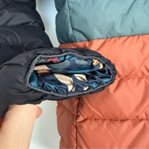 Patagonia Kid's Reversible Down Sweater Hoody in Fitz Roy Patchwork - Picture 4 of 11